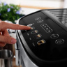 BAZAR - DeLonghi Magnifica Evo ECAM 290.31.SB automatický kávovar, 1450 W, 15 bar, vestavěný mlýnek - opraveno